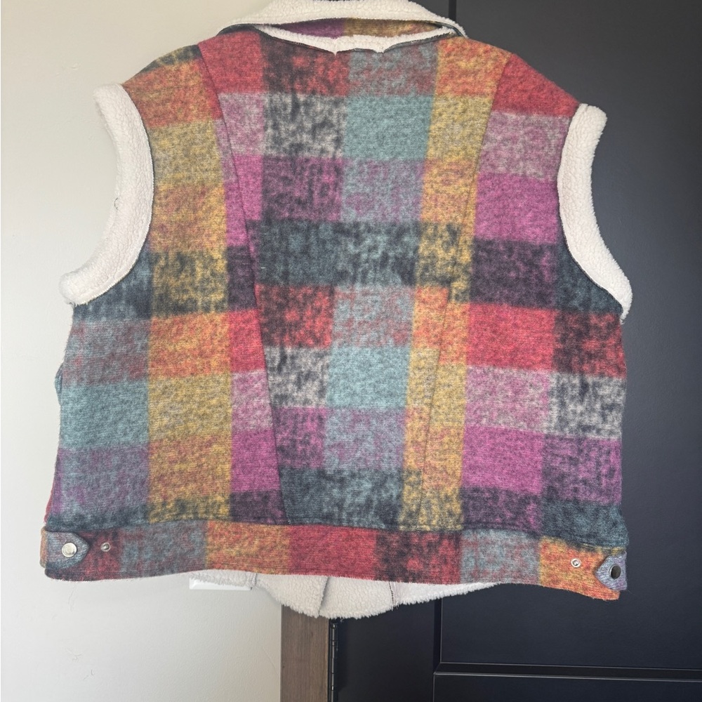 Multicolor Patchwork Sherpa Vest - Picture 3 of 3